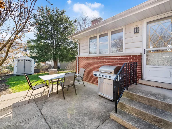 $565,000 | 392 East St Charles Road, Elmhurst, IL 60126