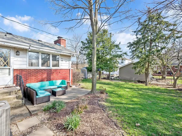 $565,000 | 392 East St Charles Road, Elmhurst, IL 60126