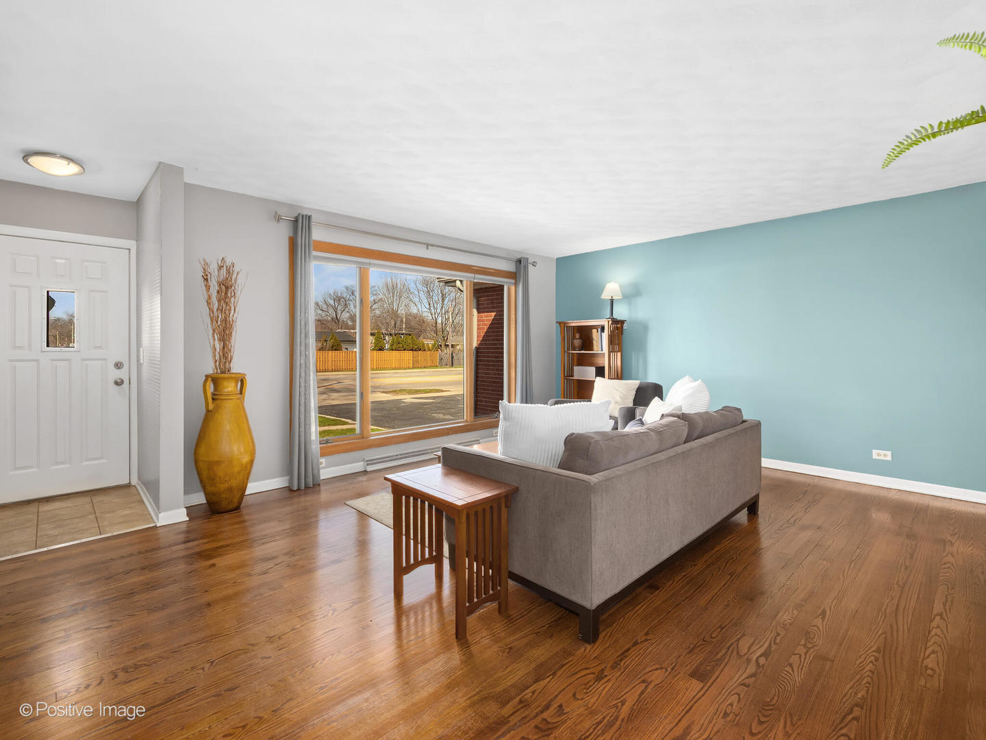 392 East St Charles Road Elmhurst, IL 60126 - Photo 3 of 27