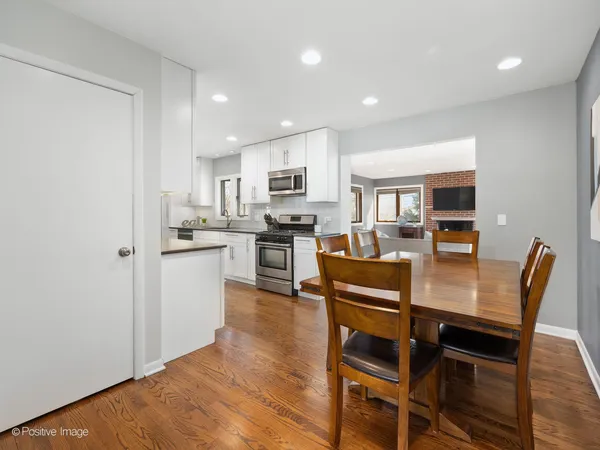 $565,000 | 392 East St Charles Road, Elmhurst, IL 60126