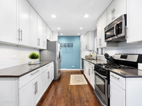 $565,000 | 392 East St Charles Road, Elmhurst, IL 60126