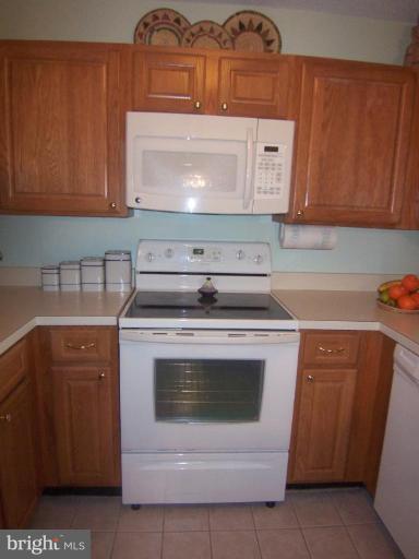 11705 Summerchase Circle, Unit 11705D Reston, VA 20194 - Photo 17 of 24 Kitchen #3
