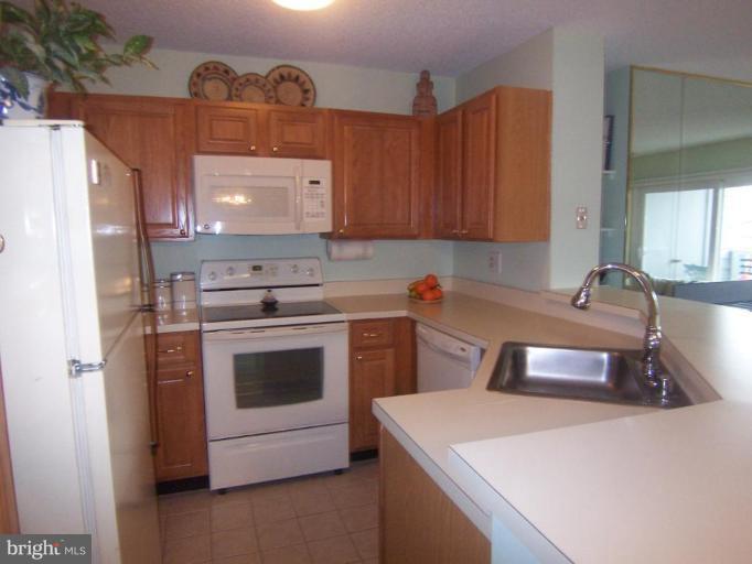 11705 Summerchase Circle, Unit 11705D Reston, VA 20194 - Photo 20 of 24 Kitchen