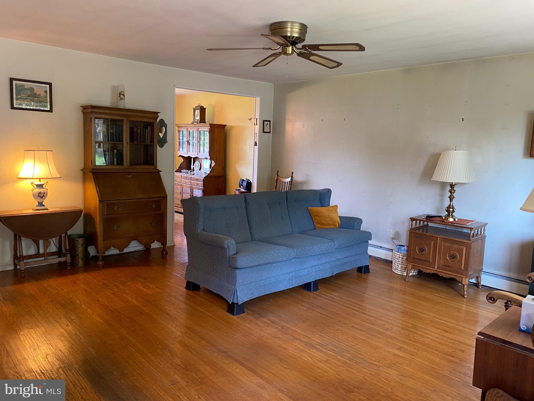607 Lisa Road Norristown, PA 19403 - Photo 3 of 24 Gallery Image 3
