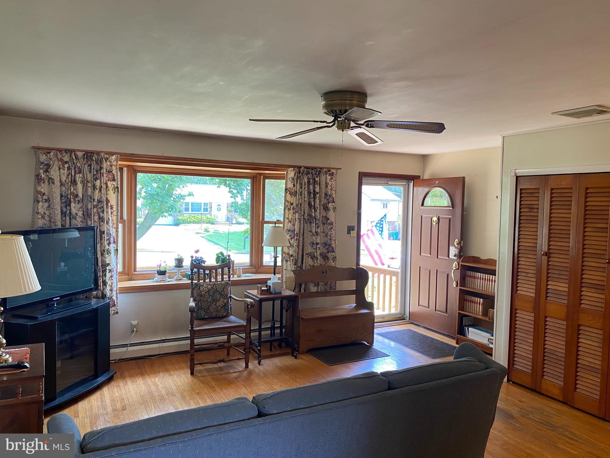 607 Lisa Road Norristown, PA 19403 - Photo 4 of 24 Gallery Image 4