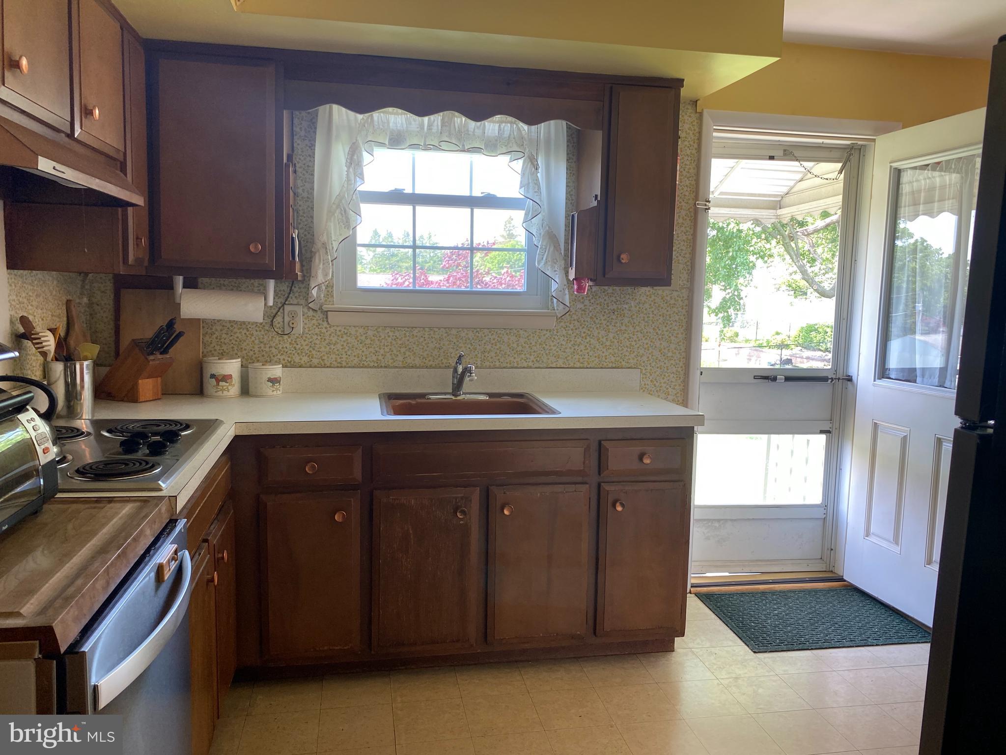 607 Lisa Road Norristown, PA 19403 - Photo 5 of 24 Gallery Image 5