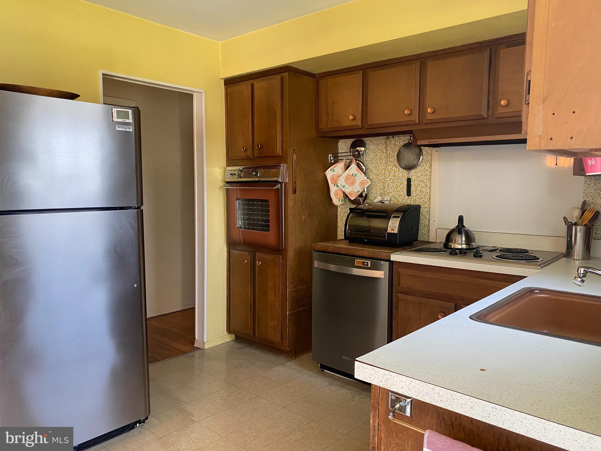 607 Lisa Road Norristown, PA 19403 - Photo 7 of 24 Gallery Image 7