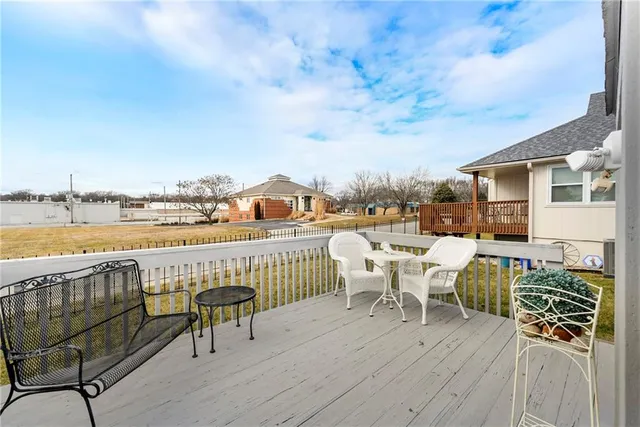 $260,000 | 505 Northwest Durango Court, Blue Springs, MO 64014