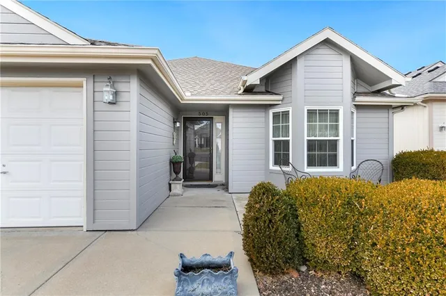 $260,000 | 505 Northwest Durango Court, Blue Springs, MO 64014