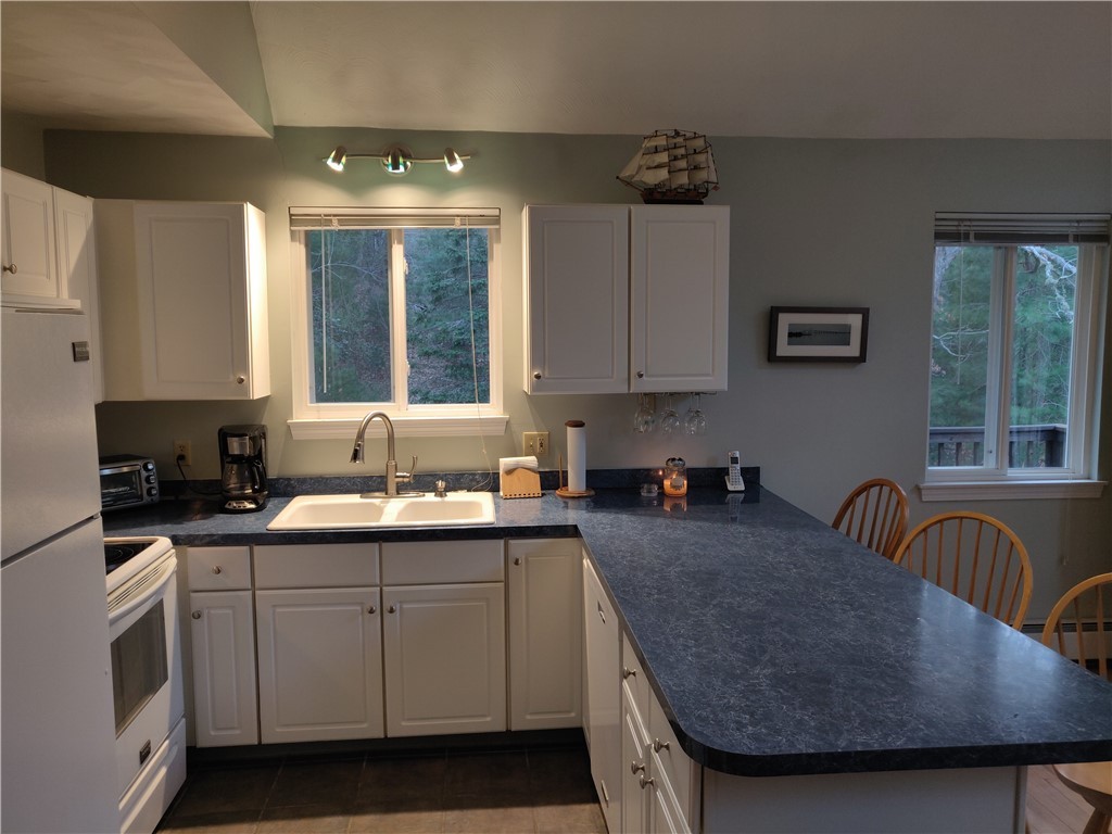 148 Old Coach Road Charlestown, RI 02813 - Photo 7 of 20 Kitchen