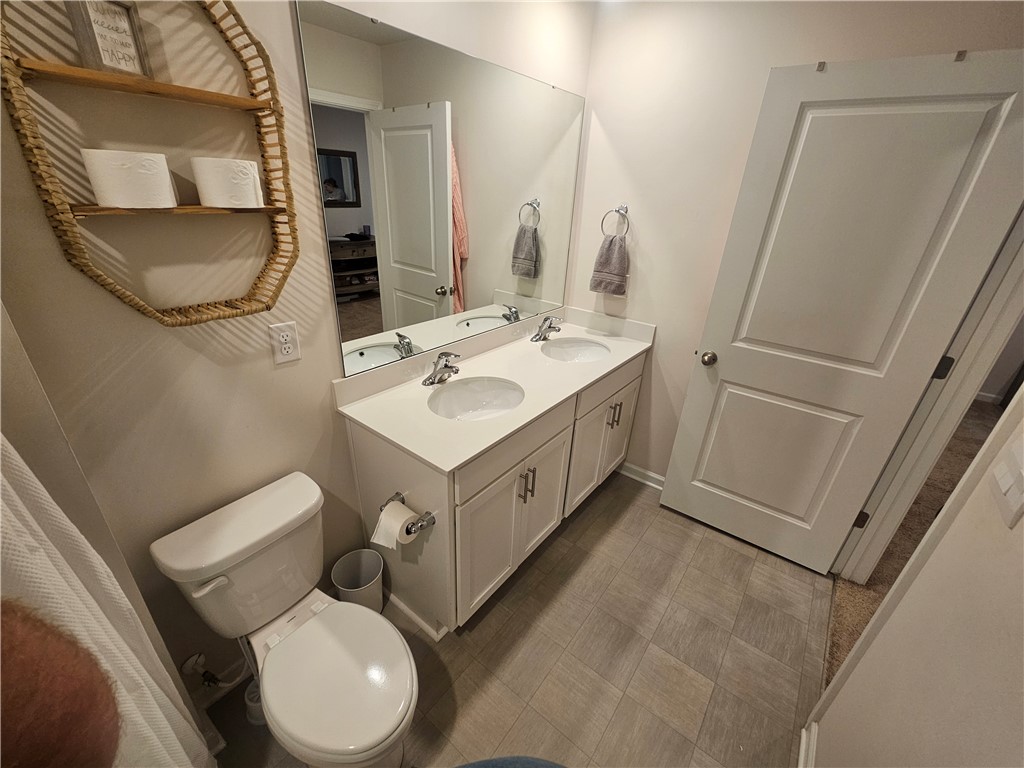 902 Ashwood Lane Easley, SC 29640 - Photo 35 of 39 Dual vanity with integrated sinks and spacious counter space, providing comfort.