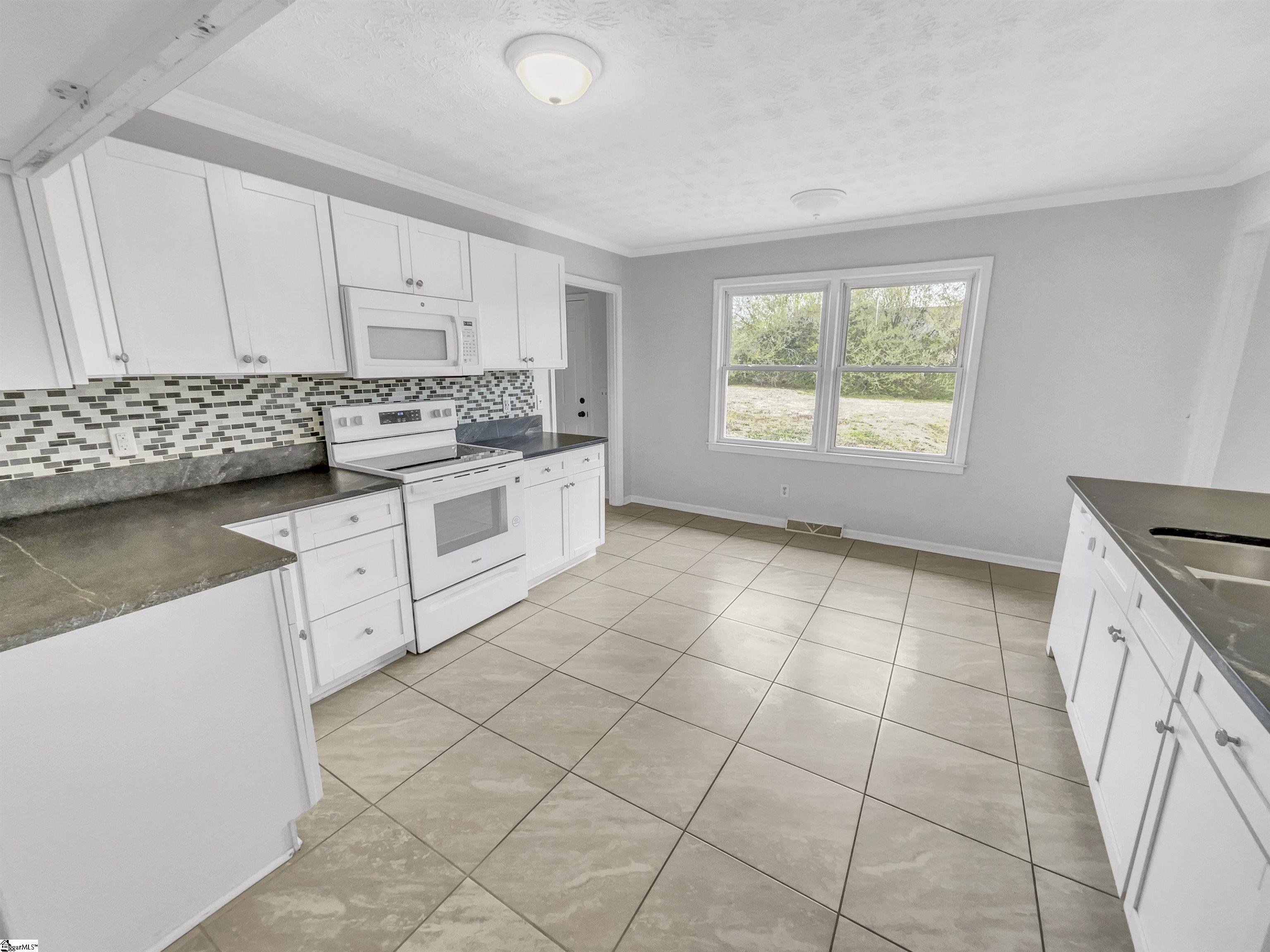 504 American Legion Road Greer, SC 29651 - Photo 6 of 21 Gallery Image 6