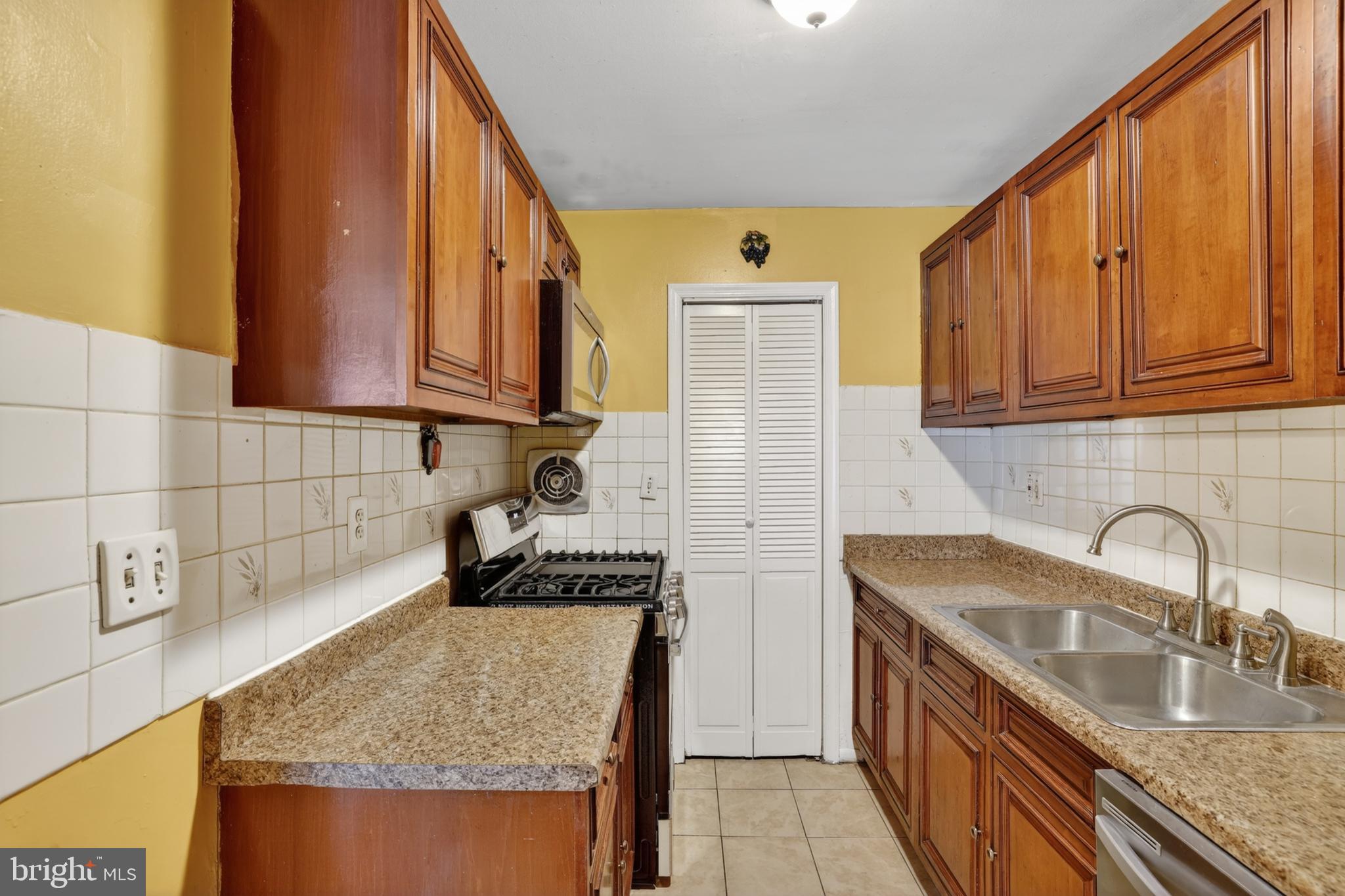 7527 Riverdale Road, Unit 1827 Hyattsville, MD 20784 - Photo 8 of 28