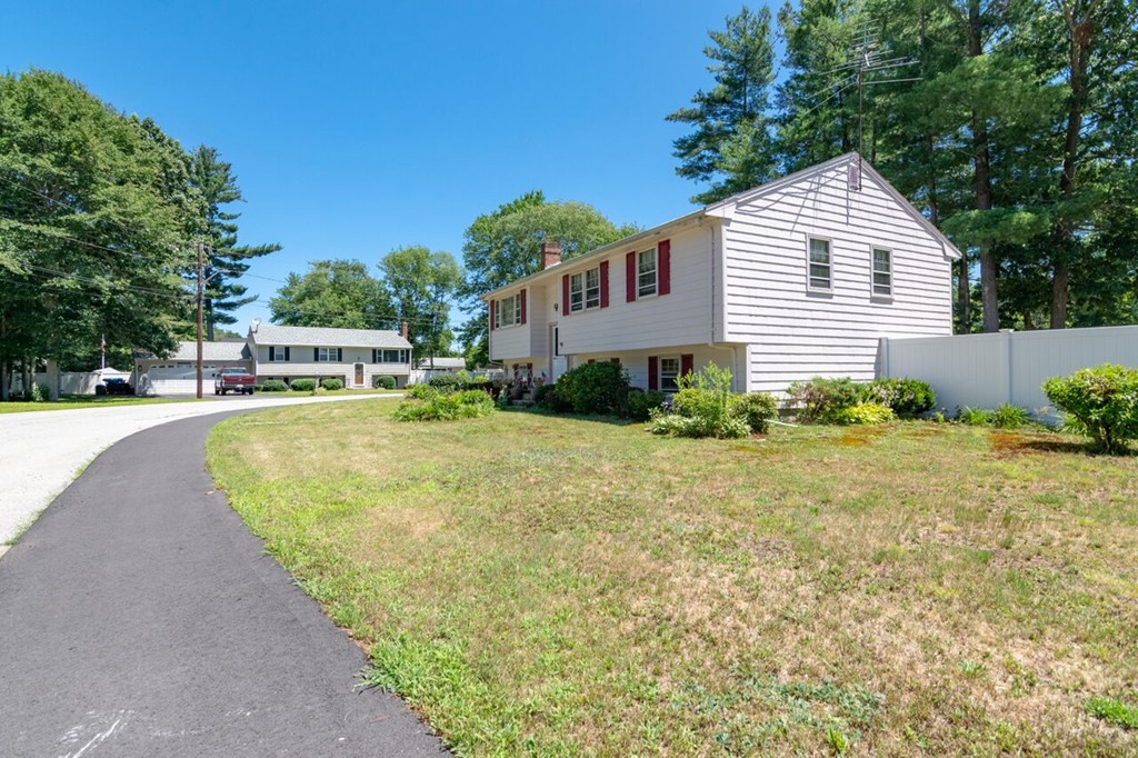 31 Shaw Road Rockland, MA 02370 - Photo 3 of 29 Gallery Image 3