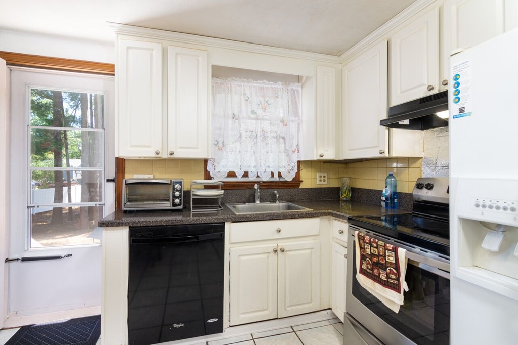 31 Shaw Road Rockland, MA 02370 - Photo 8 of 29 Gallery Image 8
