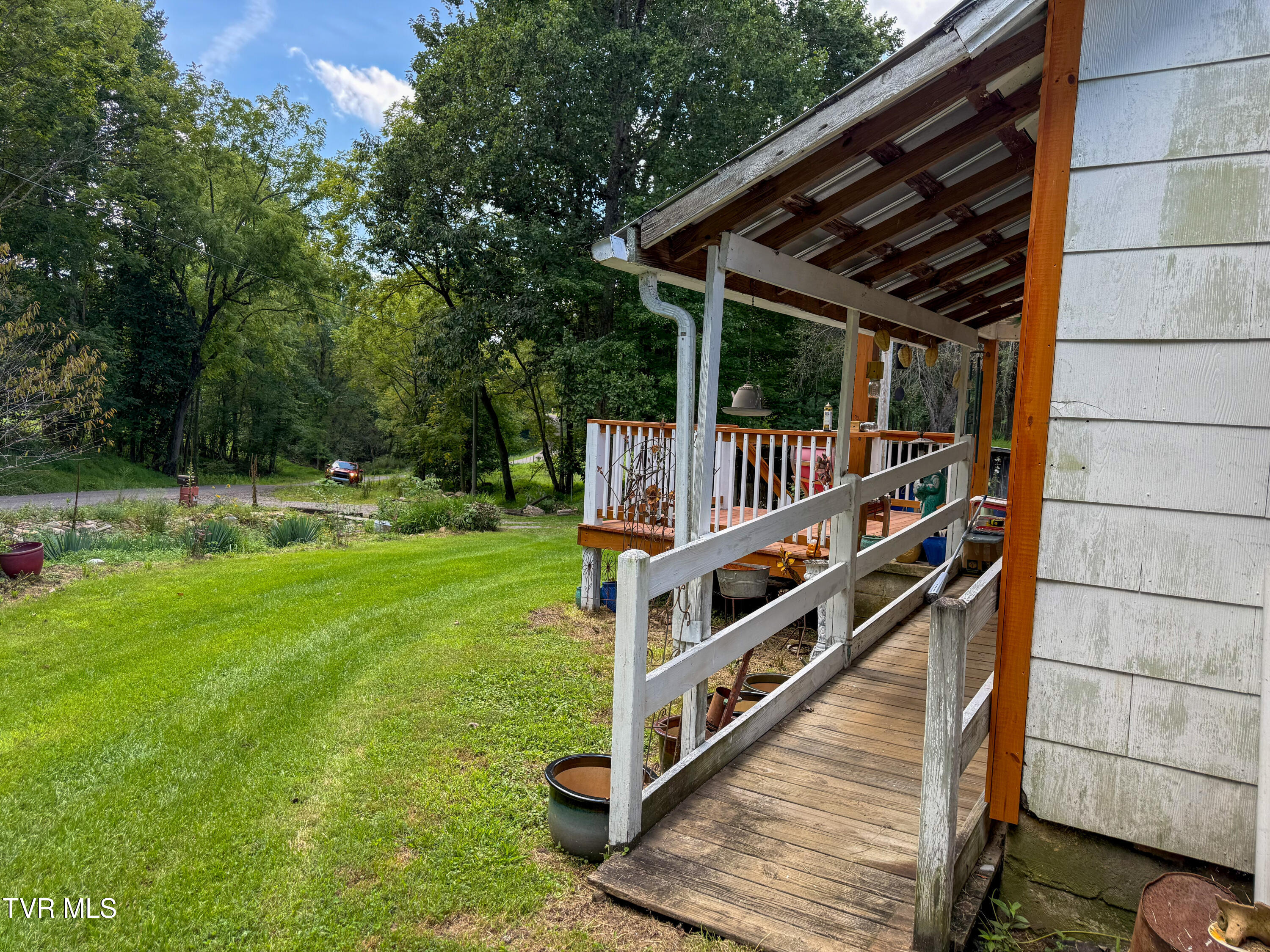 1091 Sandy Road Mountain City, TN 37683 - Photo 20 of 79 1091 Sandy Road 32