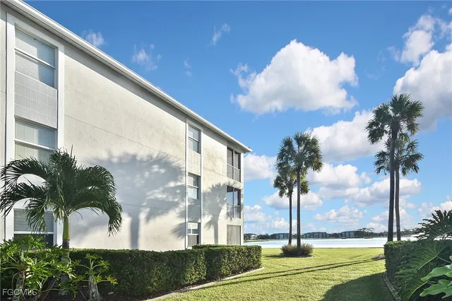 $329,000 | 10371 Butterfly Palm Drive, Unit 828, Fort Myers, FL 33966