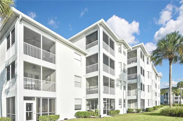 $329,000 | 10371 Butterfly Palm Drive, Unit 828, Fort Myers, FL 33966