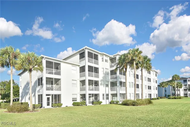 $329,000 | 10371 Butterfly Palm Drive, Unit 828, Fort Myers, FL 33966