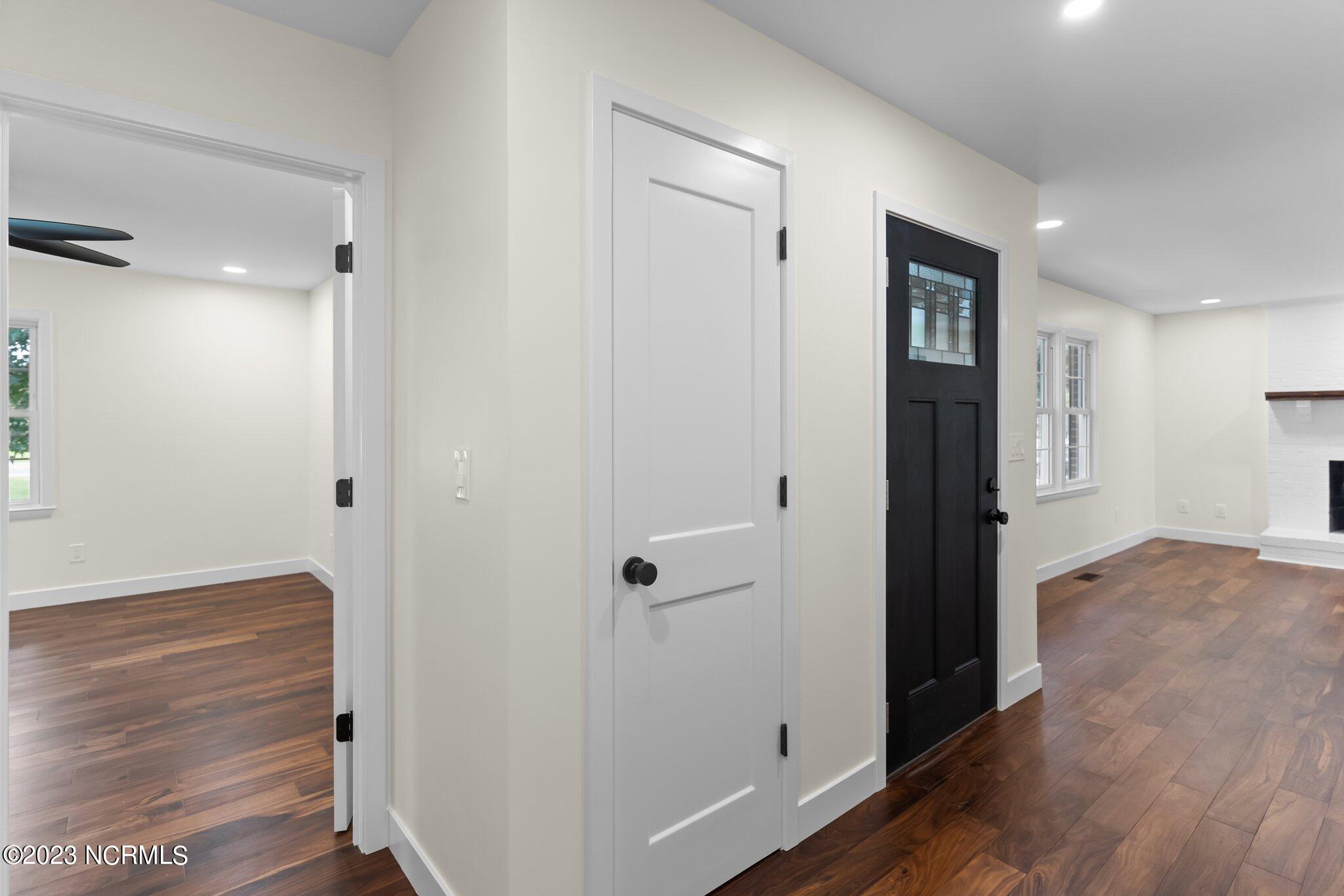 4482 Gordon Road Wilmington, NC 28405 - Photo 3 of 17 foyer