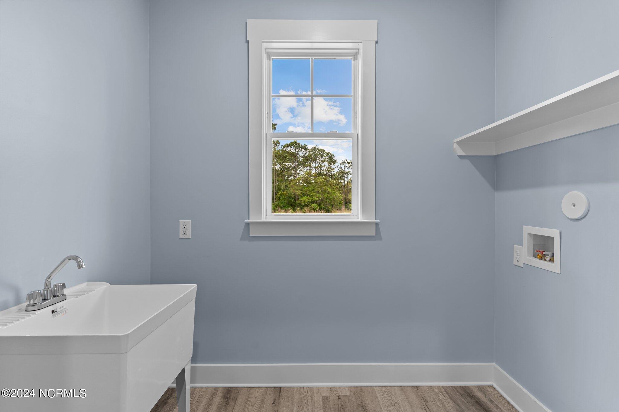 520 Barber Road Boiling Spring Lakes, NC 28461 - Photo 15 of 34 Large laundry room