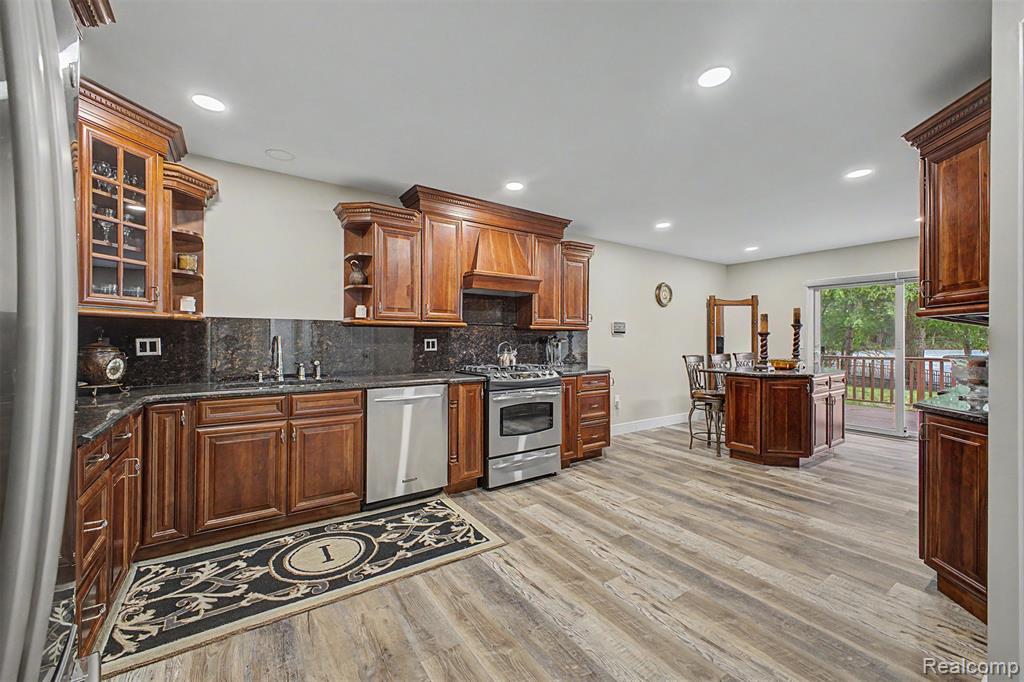 816 North Beech Daly Road Dearborn Heights, MI 48127 - Photo 12 of 47
