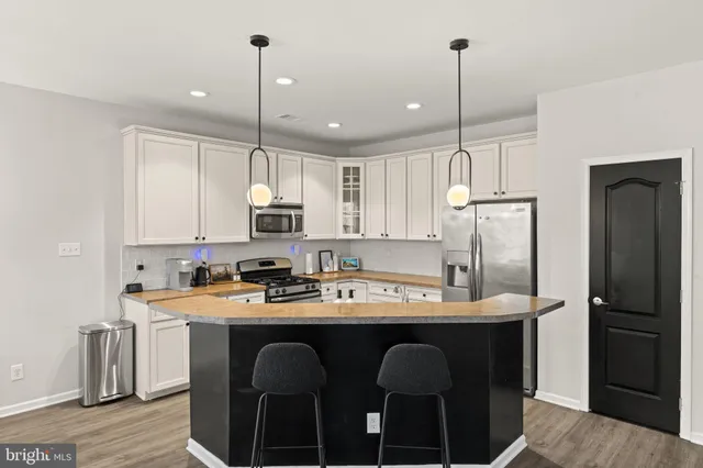 $389,000 | 103 Oak Ridge Drive, Mount Royal, NJ 08061