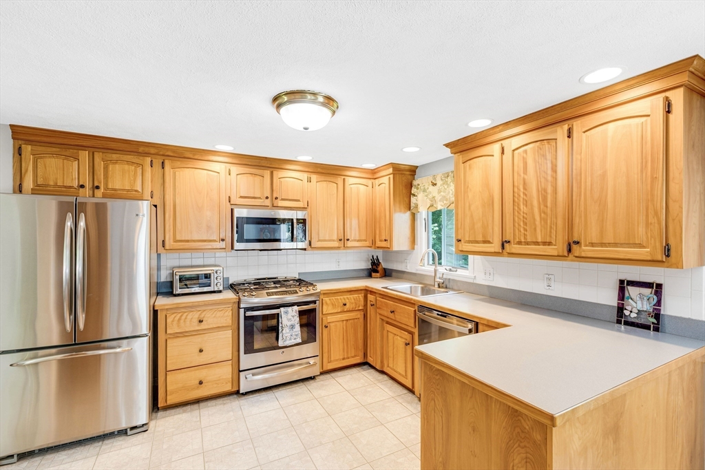 33 Farnham Road Rowley, MA 01969 - Photo 5 of 36
