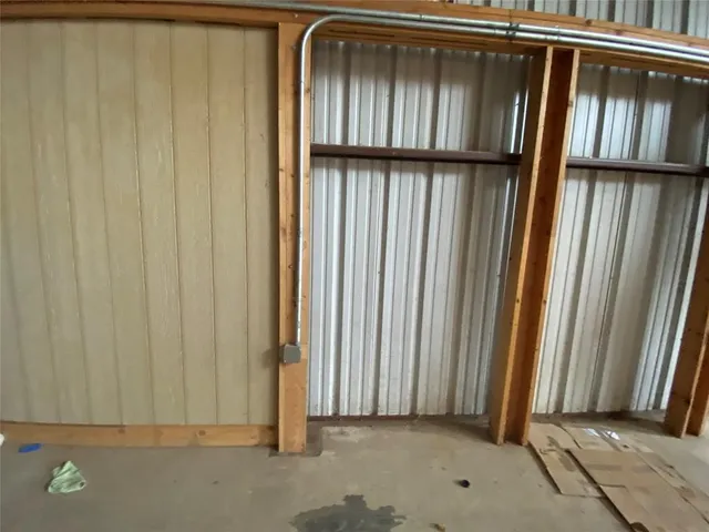 a view of back yard of the house