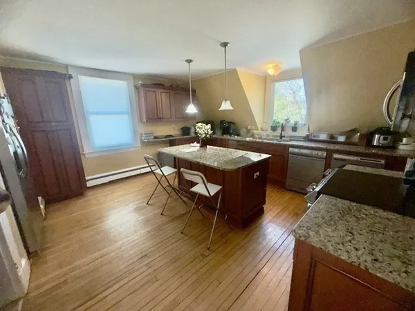 $3,600 | 81 Church Street, Unit 3, Newton, MA 02458