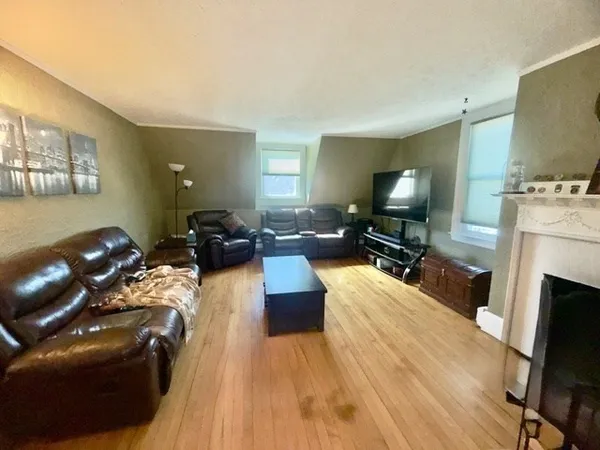 $3,600 | 81 Church Street, Unit 3, Newton, MA 02458