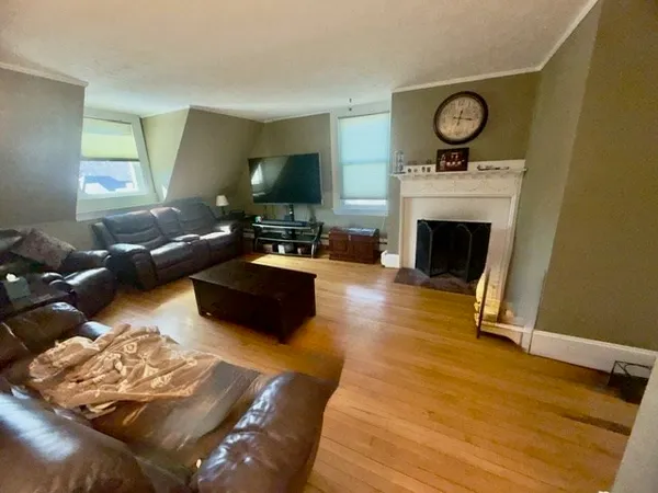 $3,600 | 81 Church Street, Unit 3, Newton, MA 02458