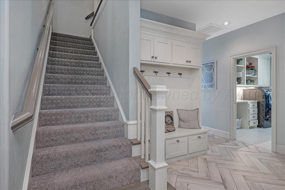 8100 Georgetown Drive Amarillo, TX 79119 - Photo 28 of 47 Stairway and Mud Room