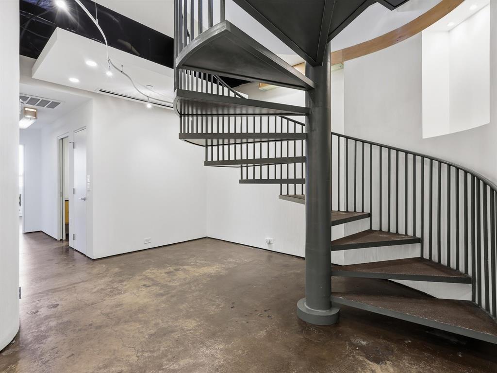 511 North Akard Street, Unit 1505 Dallas, TX 75201 - Photo 11 of 39 The bonus space in the foyer allows for a myriad of seating choices