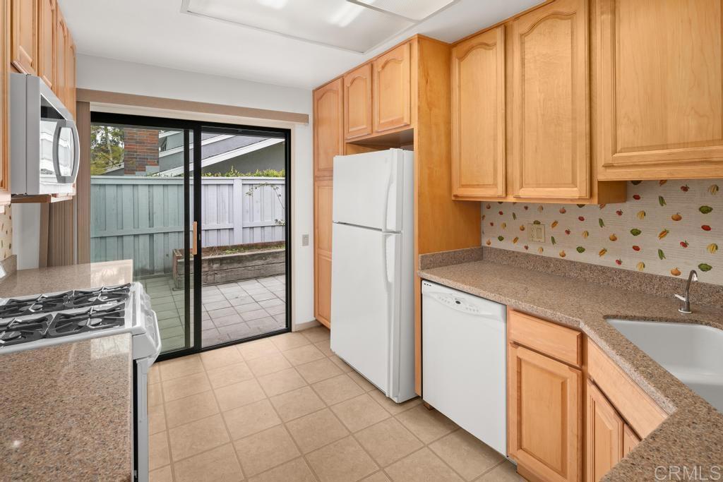 3251 Caminito Ameca La Jolla, CA 92037 - Photo 8 of 29