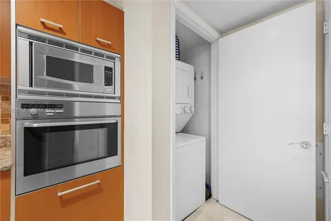 $9,200 | 400 Alton Road, Unit 907, Miami Beach, FL 33139