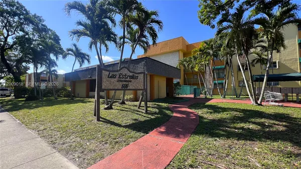 $1,950 | 666 West 81st Street, Unit 304, Hialeah, FL 33014