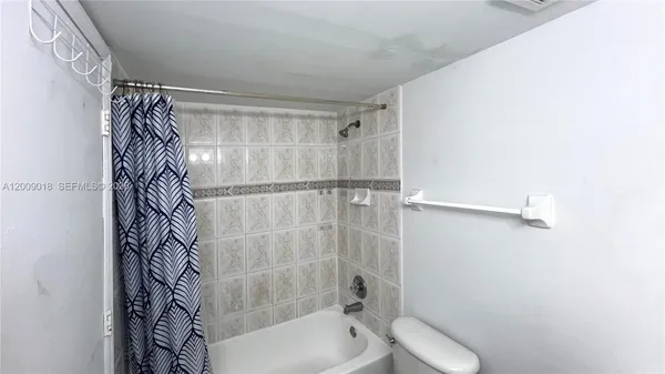 $1,950 | 666 West 81st Street, Unit 304, Hialeah, FL 33014