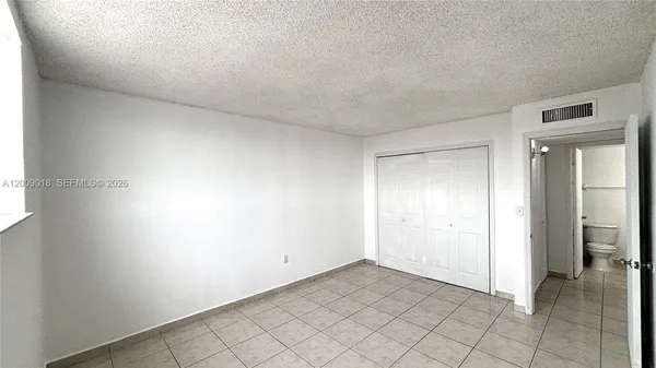 $1,950 | 666 West 81st Street, Unit 304, Hialeah, FL 33014