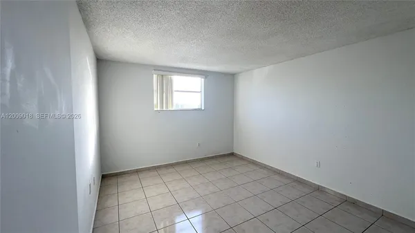 $1,950 | 666 West 81st Street, Unit 304, Hialeah, FL 33014