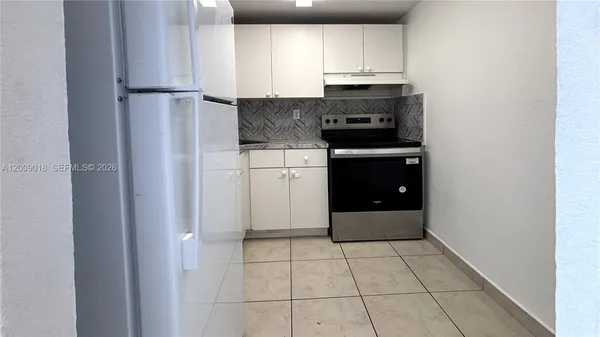 $1,950 | 666 West 81st Street, Unit 304, Hialeah, FL 33014
