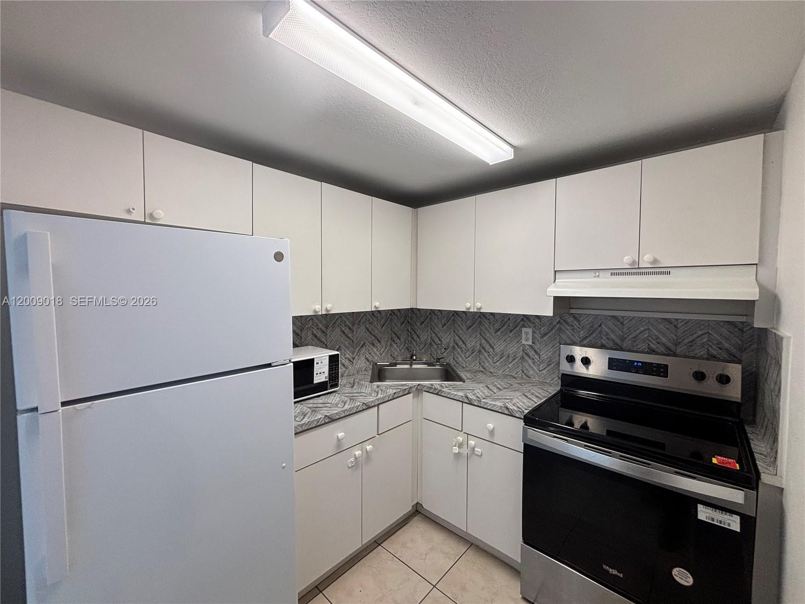 666 West 81st Street, Unit 304 Hialeah, FL 33014 - Photo 17 of 21