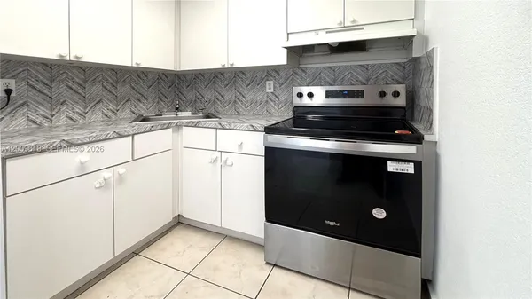 $1,950 | 666 West 81st Street, Unit 304, Hialeah, FL 33014