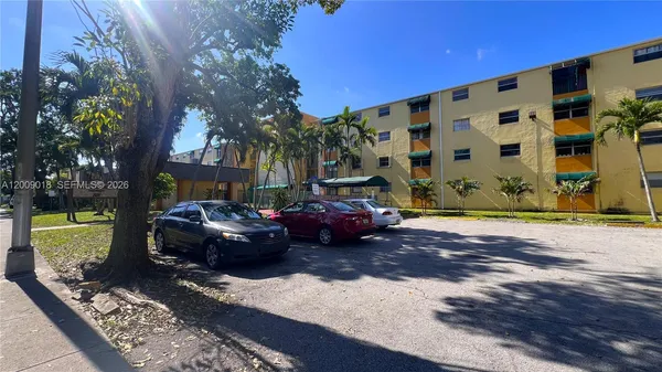 $1,950 | 666 West 81st Street, Unit 304, Hialeah, FL 33014