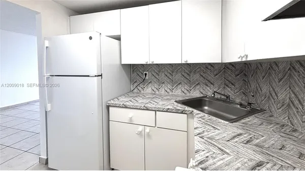 $1,950 | 666 West 81st Street, Unit 304, Hialeah, FL 33014