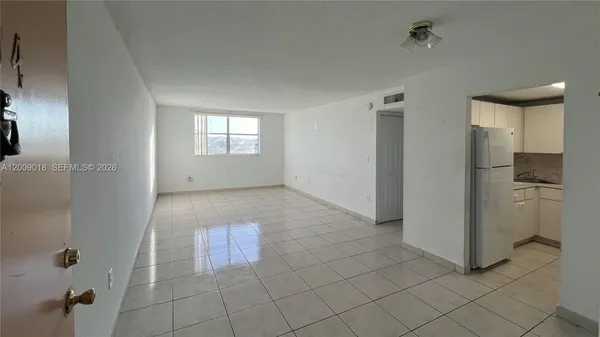 $1,950 | 666 West 81st Street, Unit 304, Hialeah, FL 33014