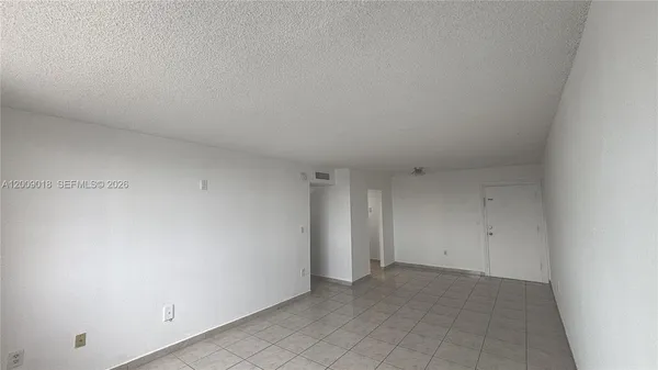 $1,950 | 666 West 81st Street, Unit 304, Hialeah, FL 33014