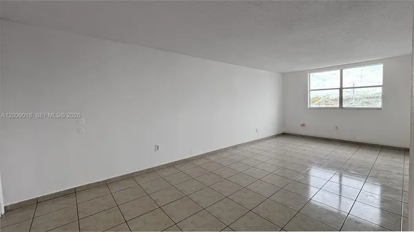 $1,950 | 666 West 81st Street, Unit 304, Hialeah, FL 33014