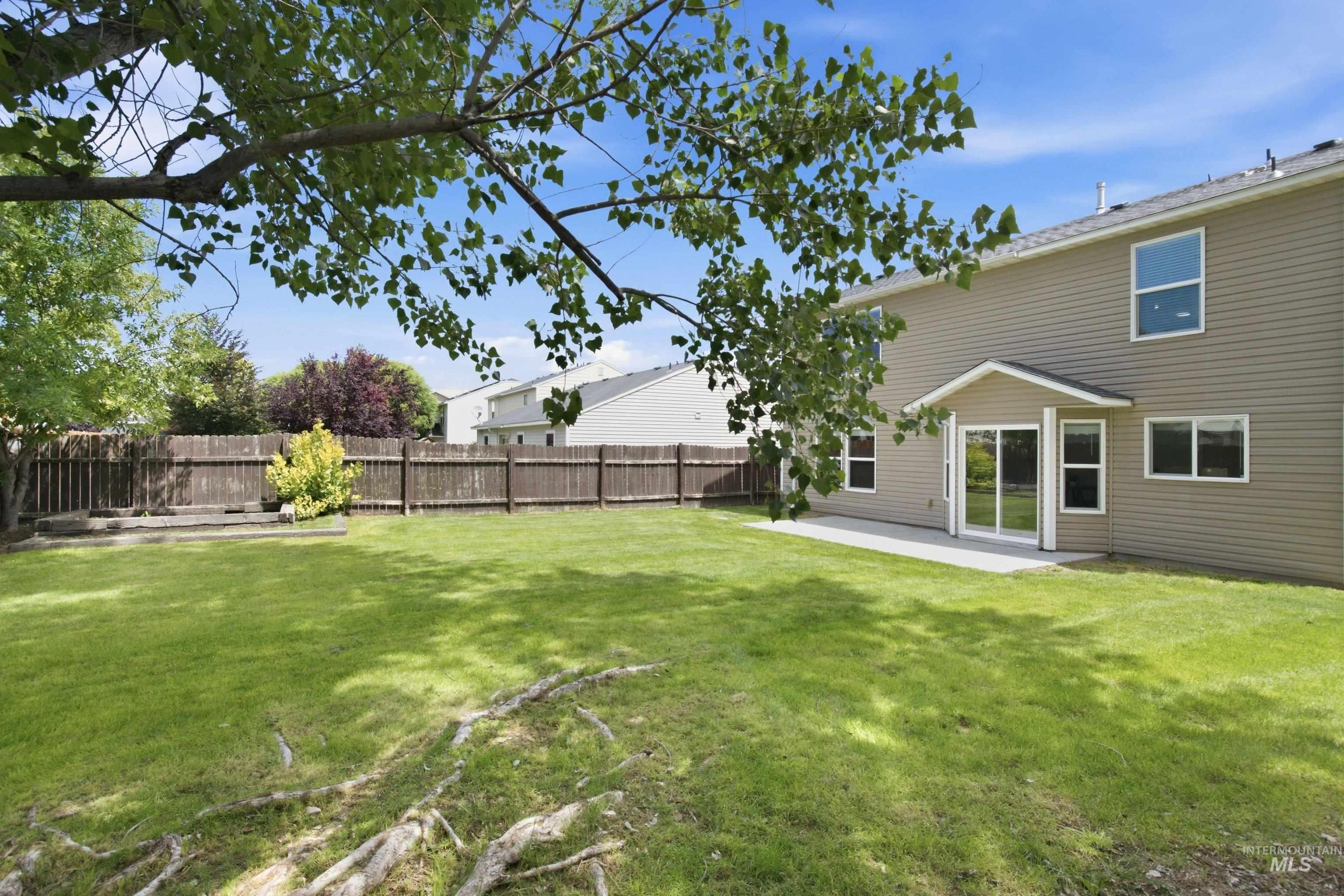 16759 Abram Avenue Caldwell, ID 83607 - Photo 30 of 33 Expansive green lawn with a wood fence perimeter