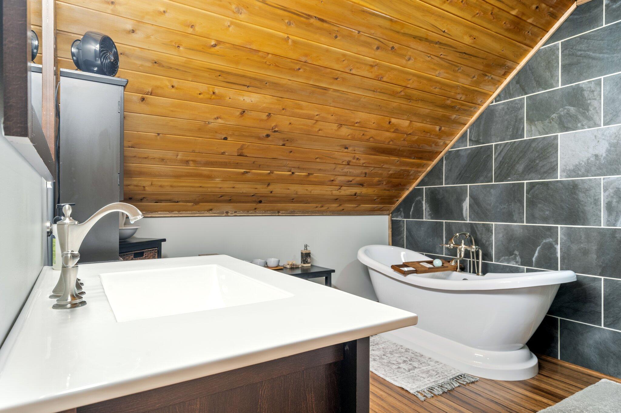 221 Rams Island Road Dover-Foxcroft, ME 04426 - Photo 40 of 75 Primary Full Bathroom
